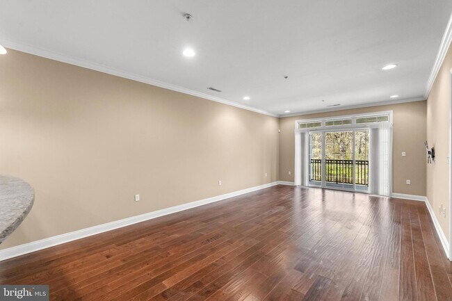 Building Photo - 2022 Crescent Wy