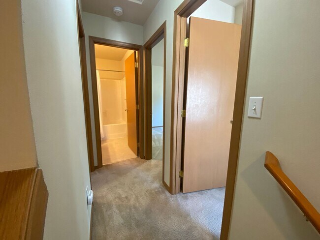 Building Photo - DuPont 3 bedroom home