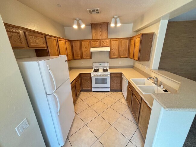 Building Photo - Beautiful 3Bed/2Bath/1Car Condo in Sky Pointe Community – Northwest Las Vegas!