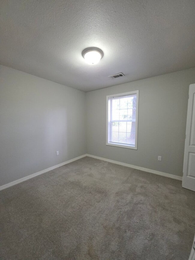 Building Photo - 2211 S Hartford Cove