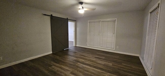 Building Photo - 211 Plantation Rd