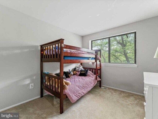 Building Photo - 8956 Skyrock Ct