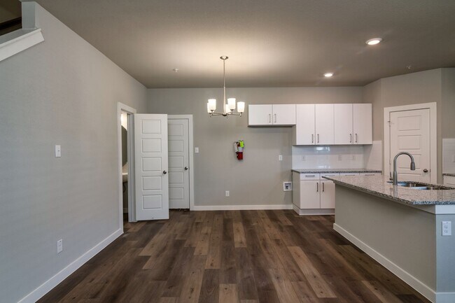 Building Photo - GORGEOUS 2 BEDROOM FOUR PLEX LOCATED IN MIDLOTHIAN ISD!