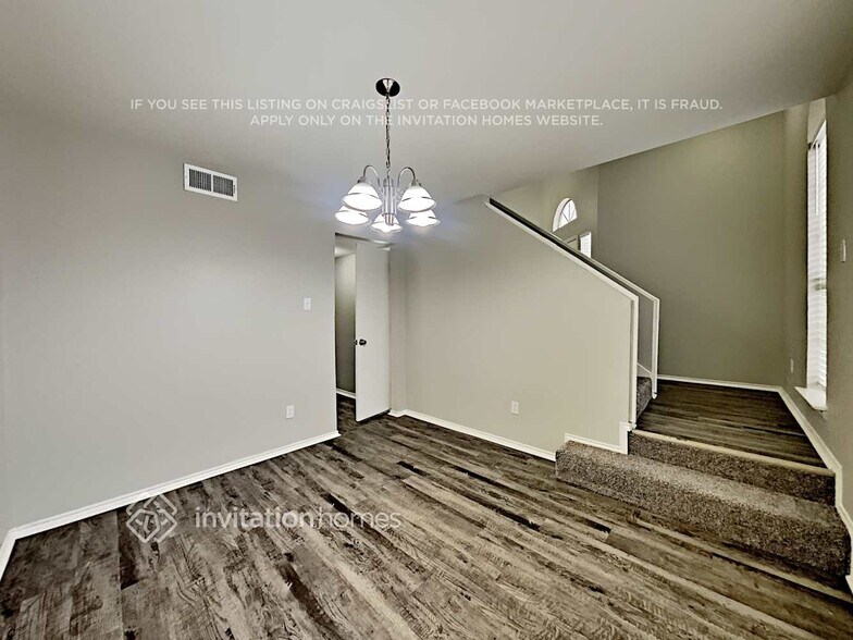 Building Photo - 649 Lake Bluff Dr