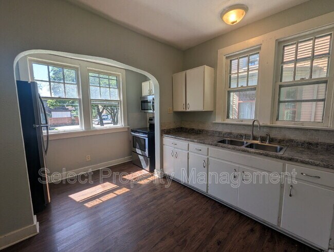 Building Photo - 2526 Hoagland Ave