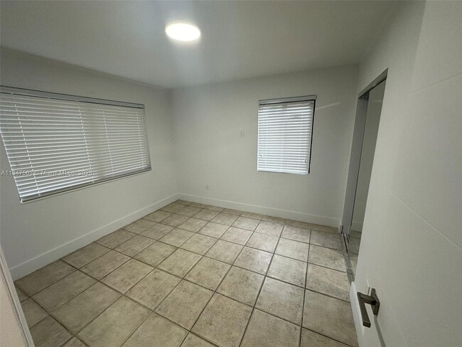 Building Photo - 1466 NE 135th St