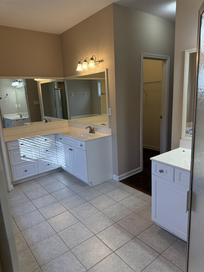 Building Photo - 455 Hunters Mill Cove