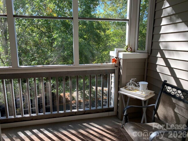 Building Photo - 9033 Rosalyn Glen Rd