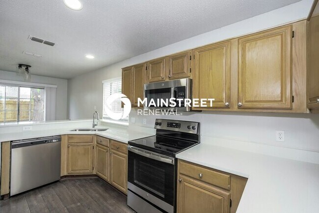 Building Photo - 4 Bedroom Pet-Friendly Home in FORT WORTH,...