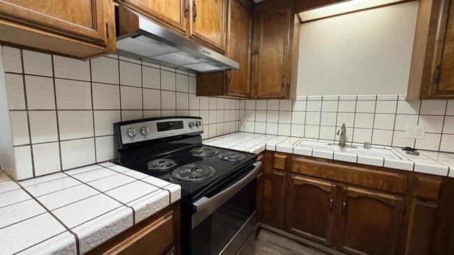 Building Photo - 5771 N Valentine Ave