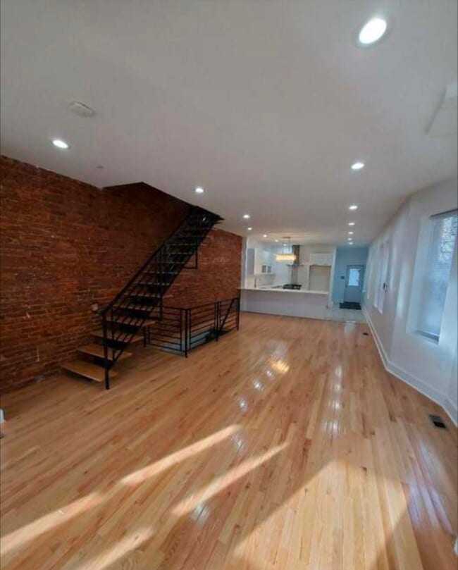 Building Photo - 5425 Catharine St