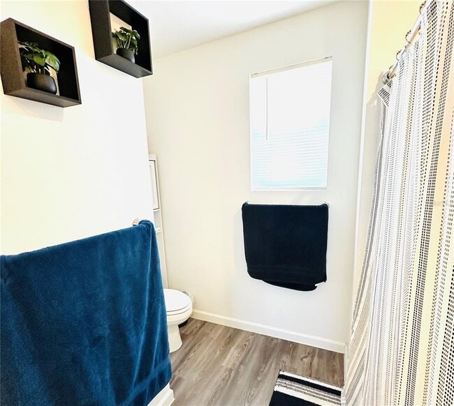 Building Photo - 1053 Ambleside Dr