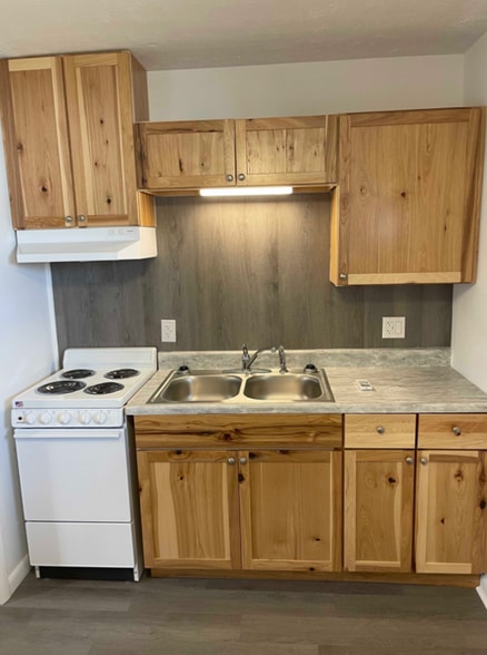 Building Photo - 340 6th Ave