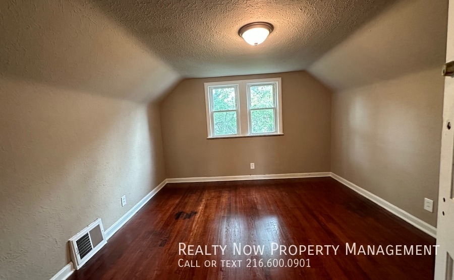 Building Photo - 5063 Thomas St