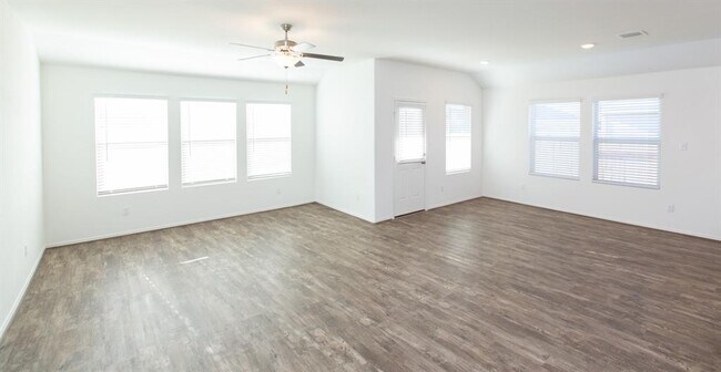 Building Photo - 1003 Honey Locust Wy