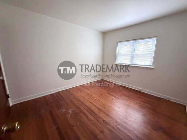 Building Photo - 925 Lafayette St