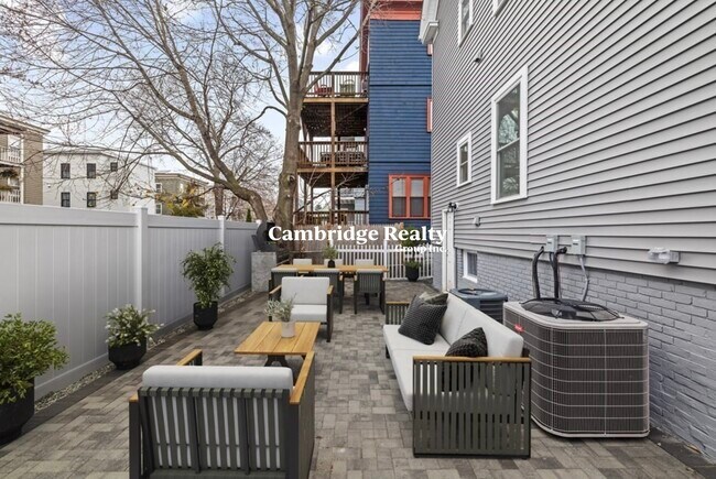 Building Photo - 17 Cameron Ave