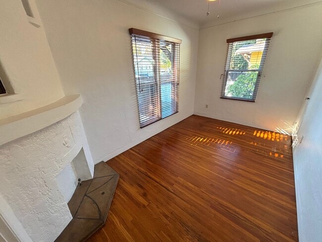 Building Photo - Adorable Spanish 2 bedroom home in the heart of Long Beach