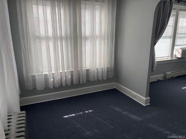 Building Photo - 6-12 College Pl