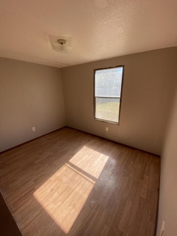 Building Photo - 4005 Hilltop Dr