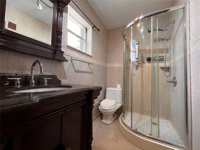 Building Photo - 819 NE 214th Ln