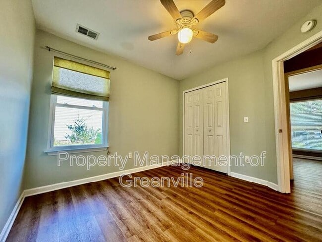 Building Photo - 603 Fairview Lake Way