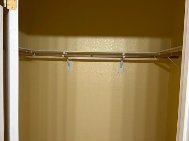 Building Photo - 2 story townhome in Seven Hills