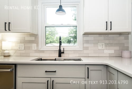 Building Photo - 6217 Glenwood-