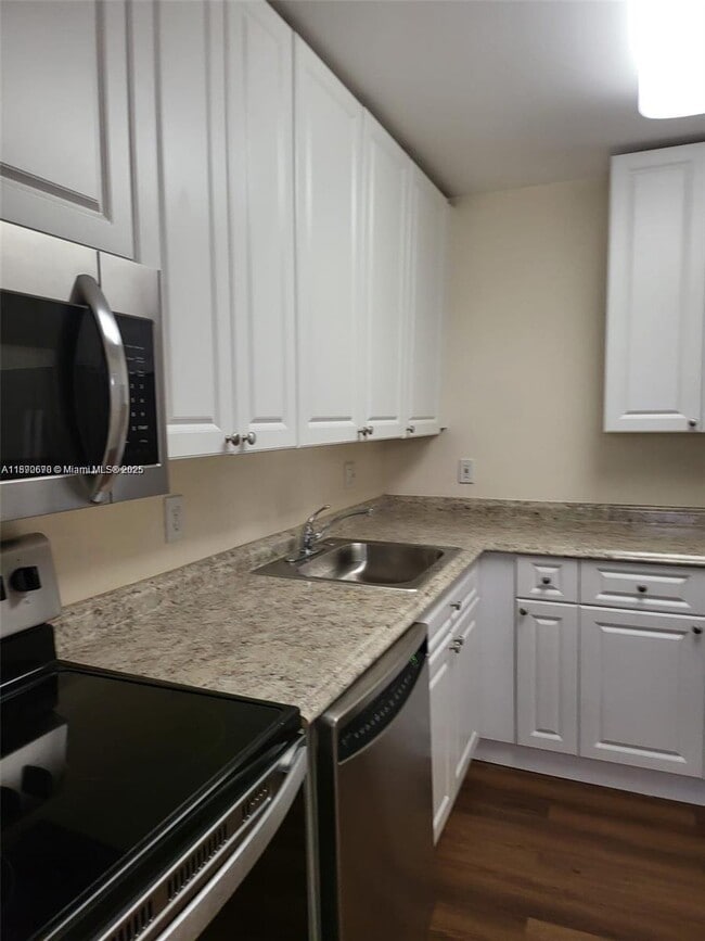 Building Photo - 21121 SW 85th Ave