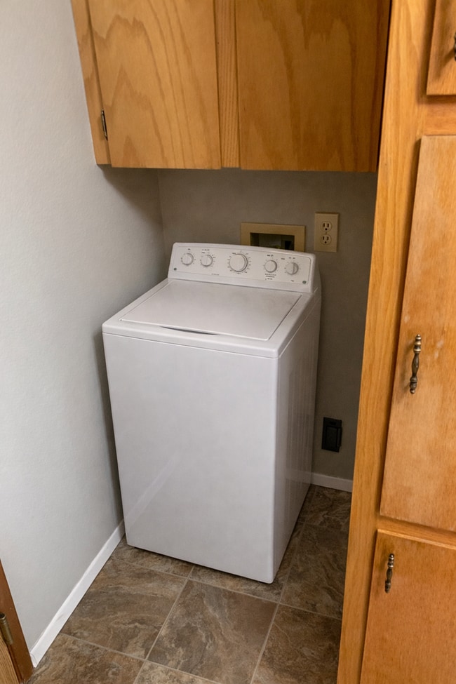 Building Photo - Pra3402