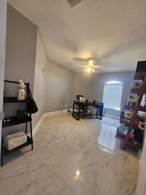 Building Photo - 5721 NW Alcazar Ter