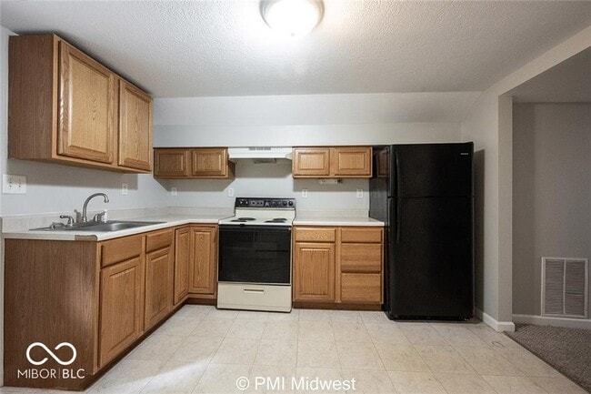 Building Photo - 395 E Main St