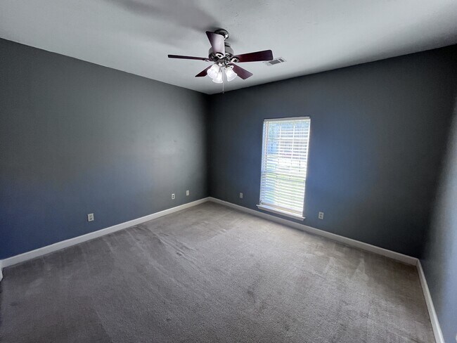 Building Photo - 29 Oak Crest Dr