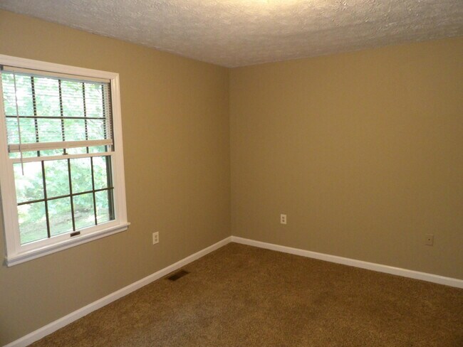 Building Photo - 244 Meadowview Dr