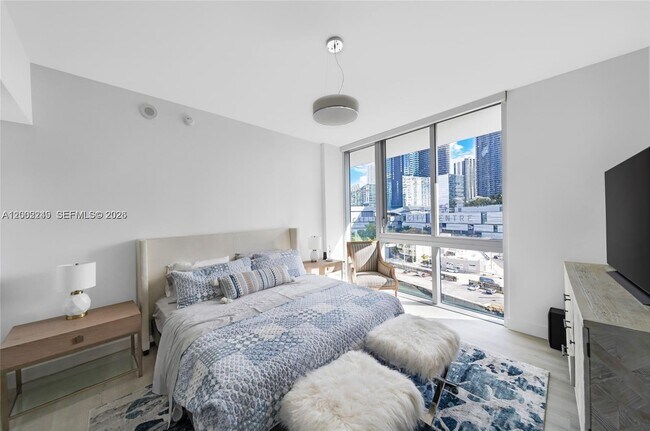 Building Photo - 92 SW 3rd St