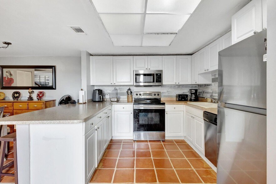 Building Photo - 1586 Shaker Cir