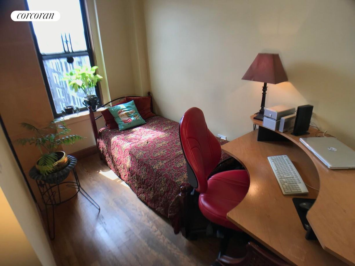 Building Photo - 790 Riverside Dr