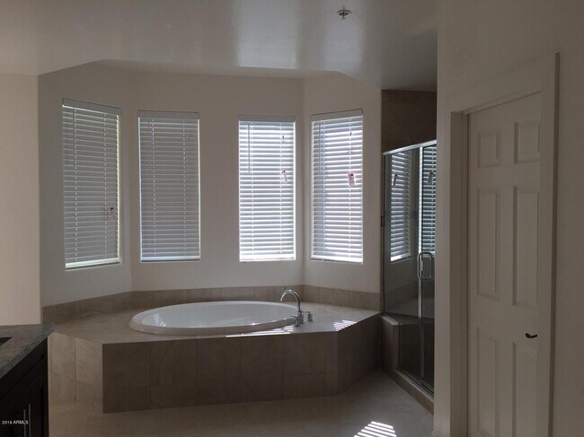 Building Photo - 1502 E Dunlap Ave