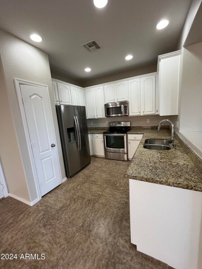 Primary Photo - 7132 S 7th Ln
