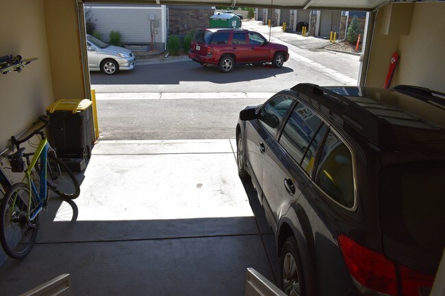 Building Photo - 611 Grandview Meadows Dr