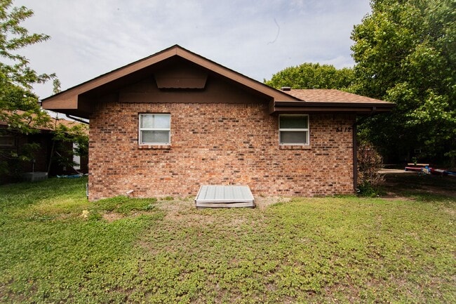 Building Photo - 5112 E New Jersey Dr
