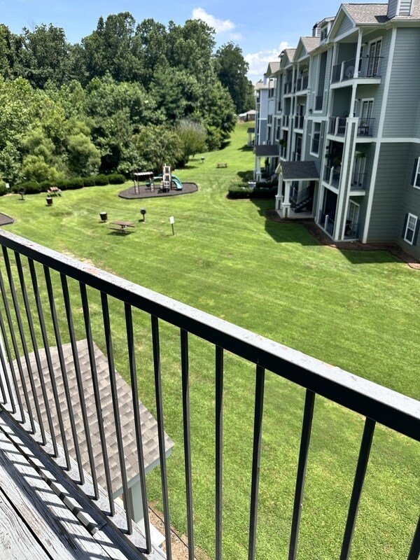 Building Photo - 800 Vista Lake Dr