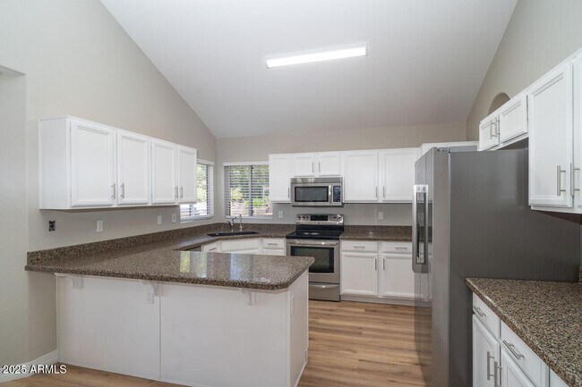 Building Photo - 2550 E Taro Ln
