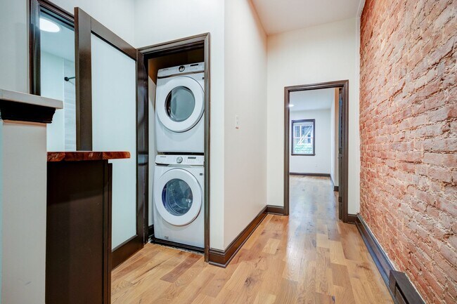 Building Photo - 3007 W Fletcher St