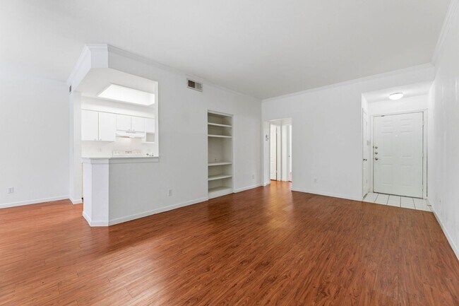 Building Photo - Amazing 1 bedroom, 1 bathroom Condo in Montevista!