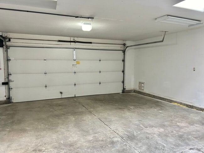 Building Photo - NE HEIGHTS