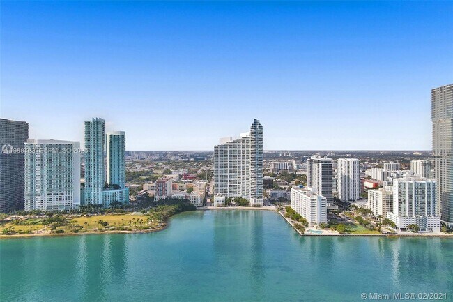 Building Photo - 2020 N Bayshore Dr