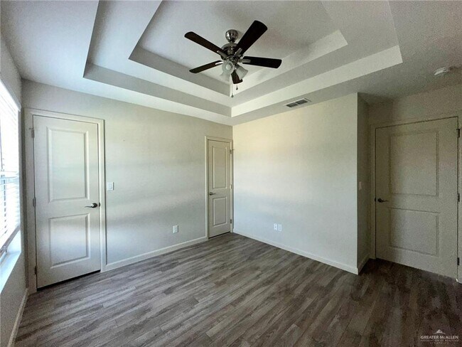 Building Photo - 414 S Newport Ave