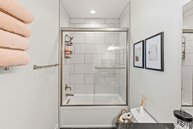 Building Photo - Modern, Stylish Furnished Townhome in Down...