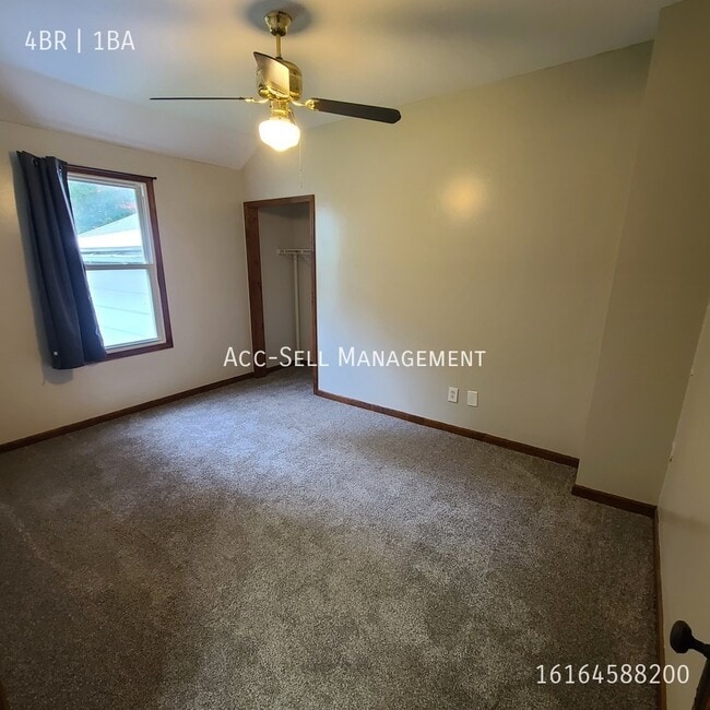 Building Photo - 14535 16th Ave